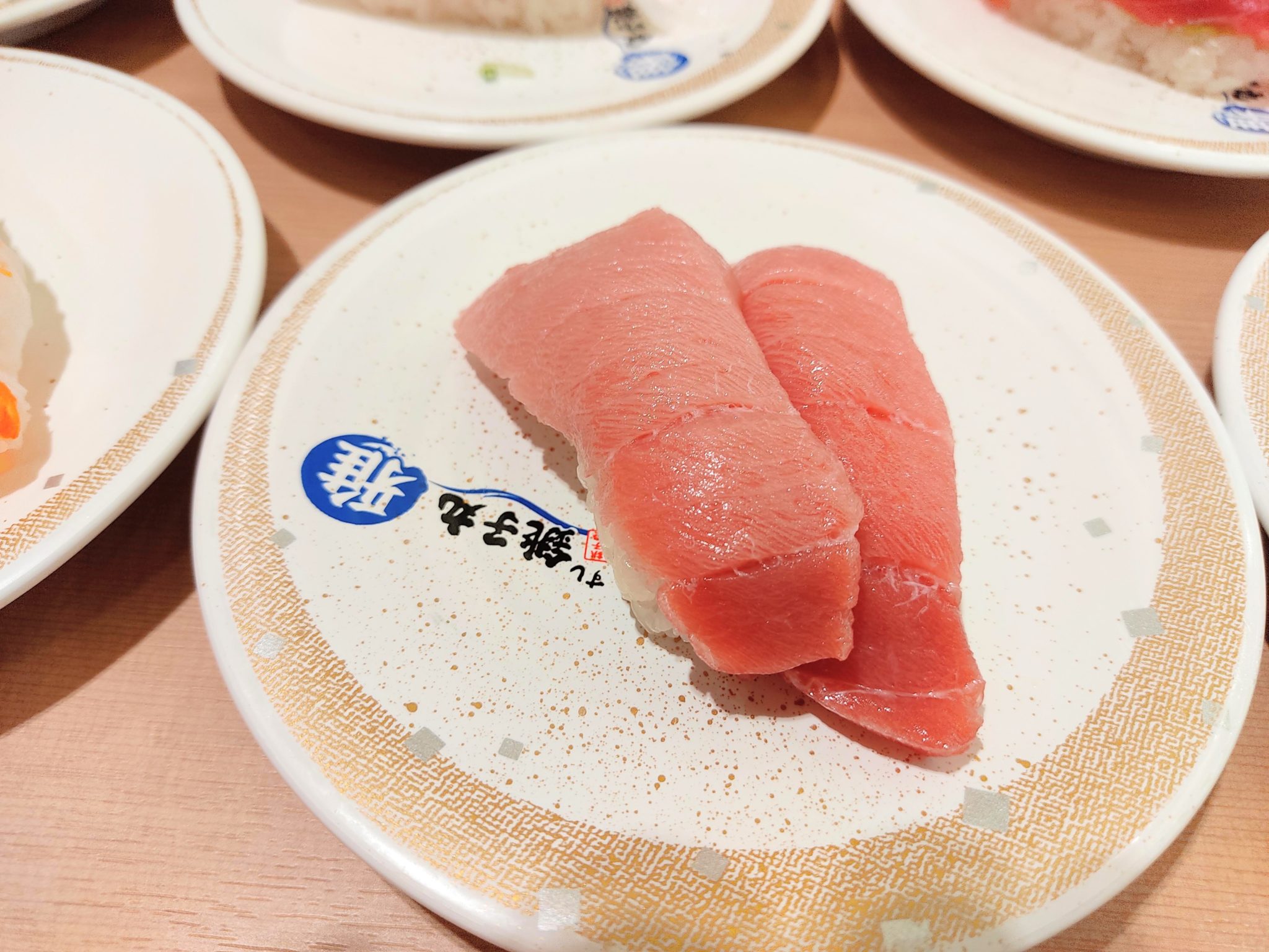 回転寿司「すし銚子丸 雅」の『本マグロ中トロ』と『穴子』はとろけるようでとてもおいしかった【今週食べたもの】｜ともの