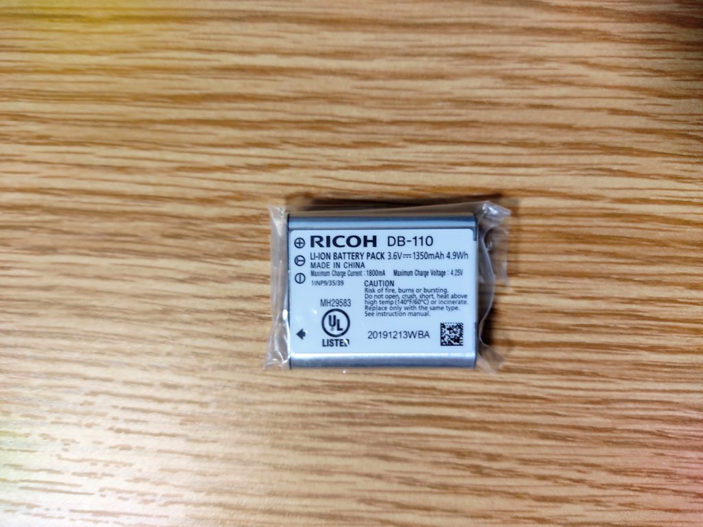 「RICOH GRⅢ」の充電式バッテリー。