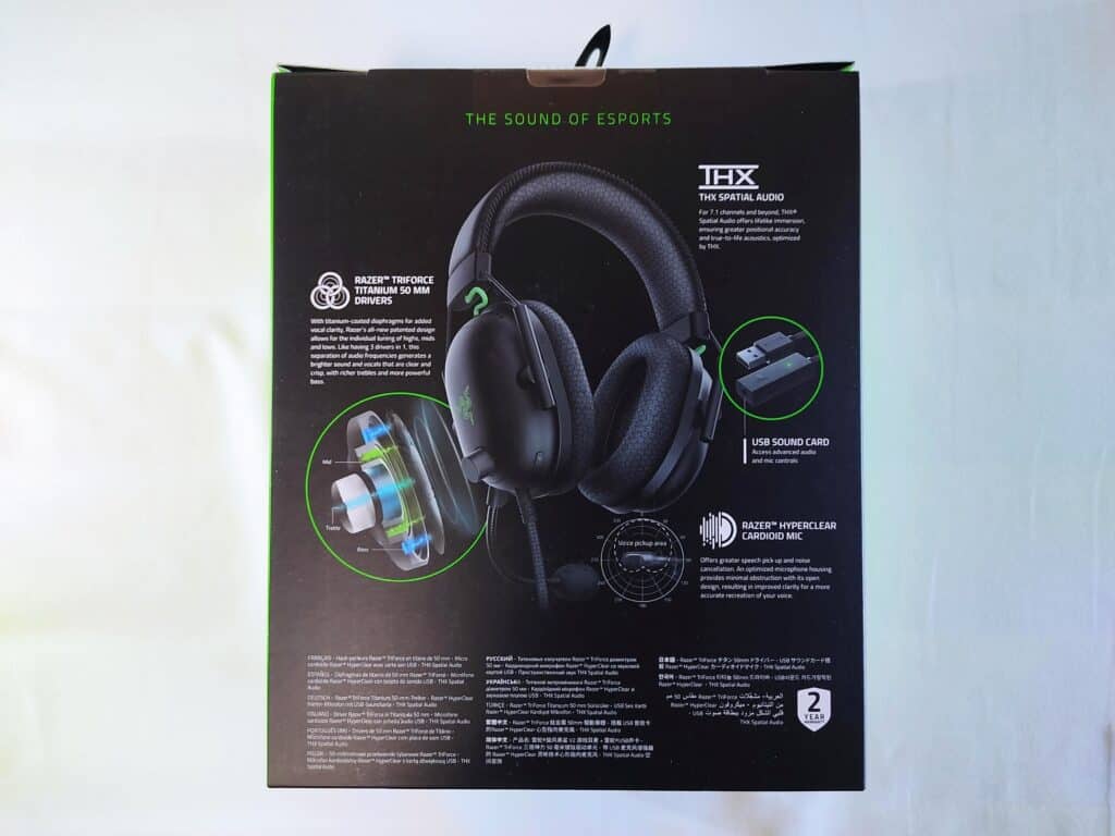 「Razer BlackShark V2」の化粧箱(裏面)。