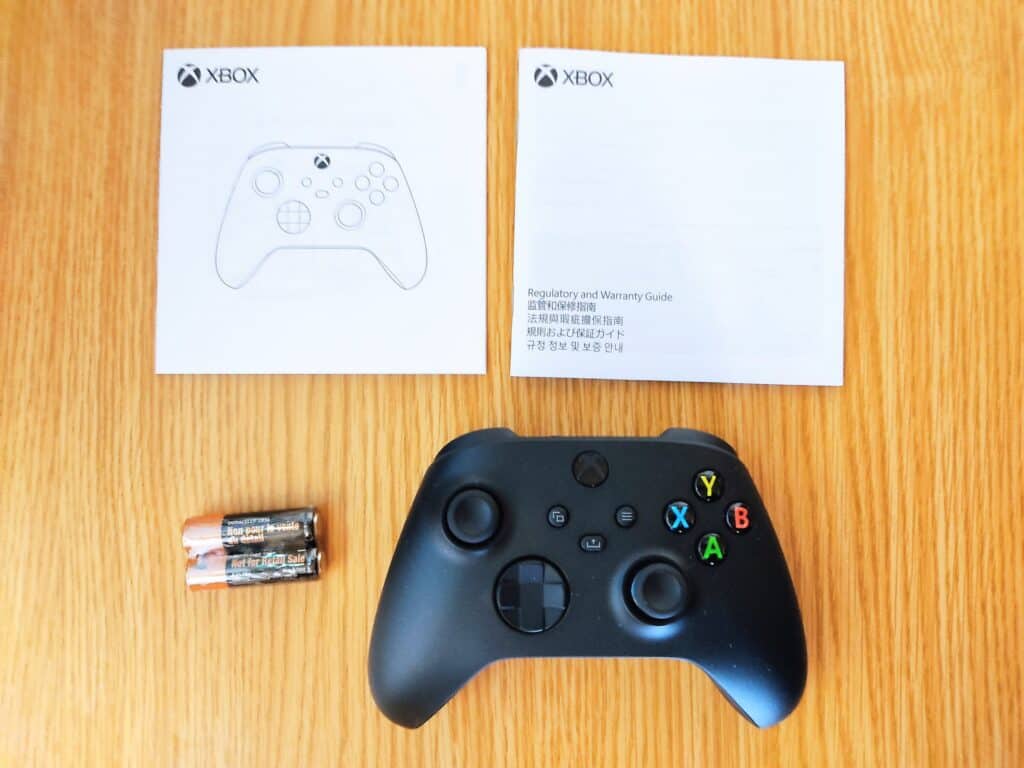 マイクロソフト「Xbox ワイヤレス コントローラー 」の同梱物
