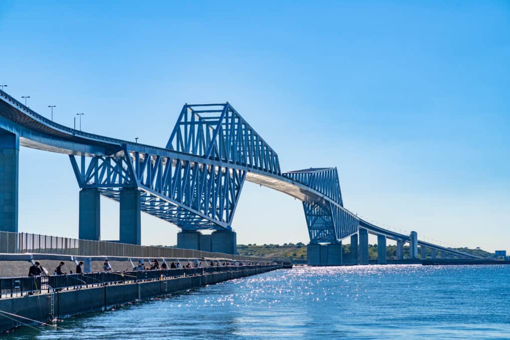 東京ゲートブリッジと釣り専用防波堤
