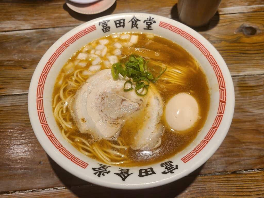 富田食堂の煮干しそば